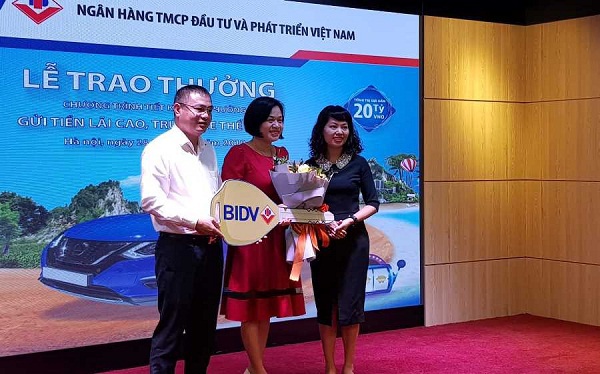 Khách hàng BIDV gửi tiền trúng xe hơi thể thao - Ảnh 1