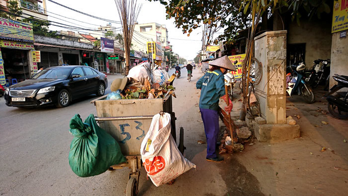 Thu gom rác ở Hà Đông gặp nhiều trở ngại - Ảnh 5