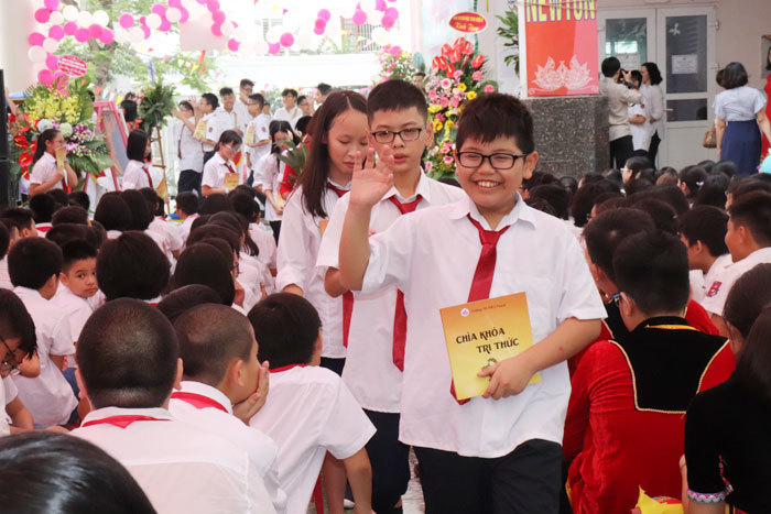 Gần 2 triệu học sinh Thủ đô rộn ràng khai giảng năm học 2018 - 2019 - Ảnh 38