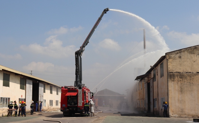 Huyện Phú Xuyên diễn tập phương án chữa cháy, cứu nạn cứu hộ - Ảnh 1
