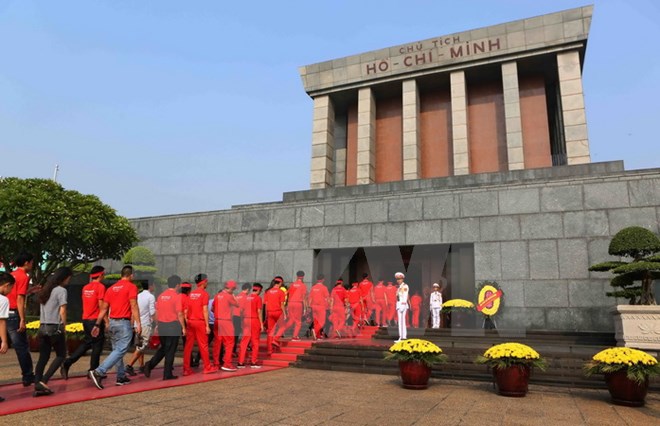 Lăng Chủ tịch Hồ Chí Minh đón khách đến viếng trở lại từ ngày 5/12 - Ảnh 1