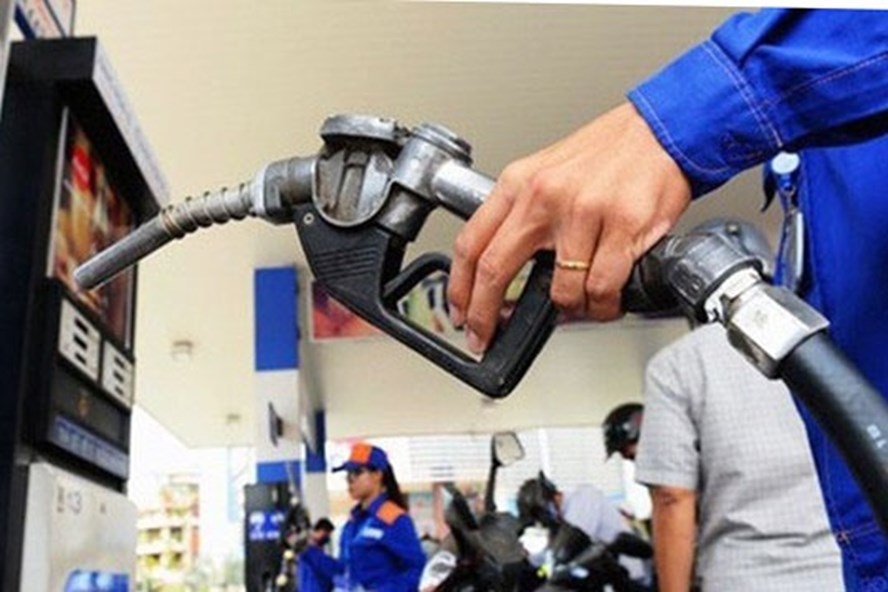 Xăng dầu đồng loạt giảm giá từ 0h ngày 1/1/2019 - Ảnh 1