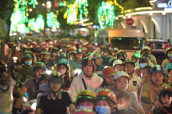 TP Hồ Chí Minh: Rực sáng pháo hoa chào năm mới 2020 - Ảnh 1