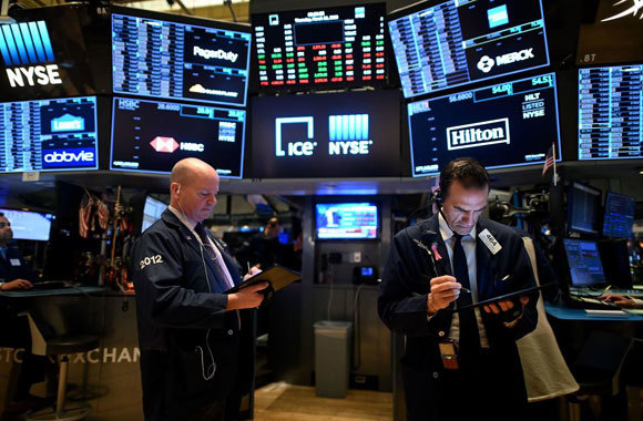 Nhà đầu tư ồ ạt bán tháo, Dow Jones giảm gần 1.000 điểm - Ảnh 1