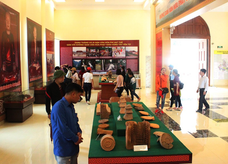 Du khách thích thú với Không gian văn hóa Phật giáo Trúc Lâm vùng Tây Yên Tử - Ảnh 8
