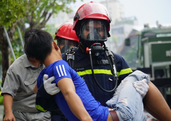 Trực thăng, xe cứu hỏa triệu đô diễn tập chữa cháy cấp quốc gia tại Đà Nẵng - Ảnh 7