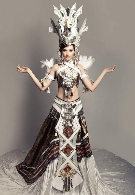 Lê Long Dũng khoe độ "chịu chơi" tại show thời trang lớn nhất Việt Nam - Ảnh 7