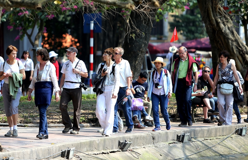 6 tháng đầu năm, khách du lịch đến Hà Nội đạt 14,39 triệu lượt khách - Ảnh 1