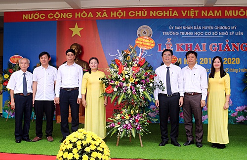 Hơn 2 triệu học sinh Hà Nội rộn ràng khai giảng năm học 2019 - 2020 - Ảnh 20