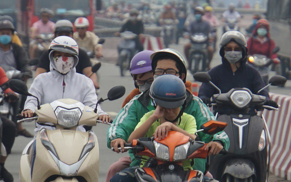 TP Hồ Chí Minh: Xuất hiện sương mù do ô nhiễm, chuyên gia cảnh báo bụi mịn đạt mức nguy hại - Ảnh 1