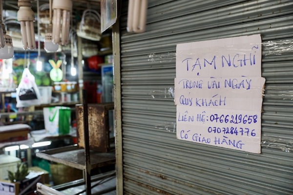 TP Hồ Chí Minh: Tiểu thương chợ Bến Thành đồng loạt đóng cửa vì dịch Covid-19 - Ảnh 2