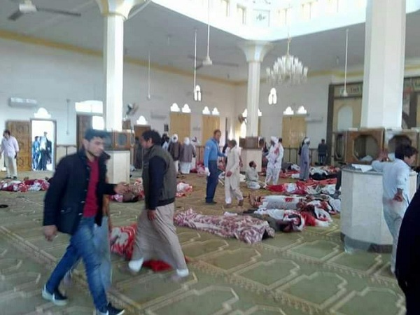 Vụ đánh bom, xả súng đền thờ Hồi giáo Ai Cập: 40 tay súng nã đạn vào dân thường - Ảnh 1