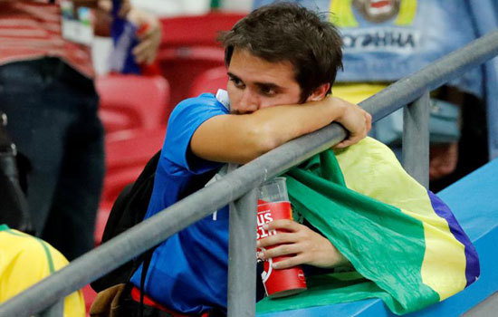 Tuyển thủ thất thần, CĐV khóc như mưa sau khi Brazil bị loại - Ảnh 9