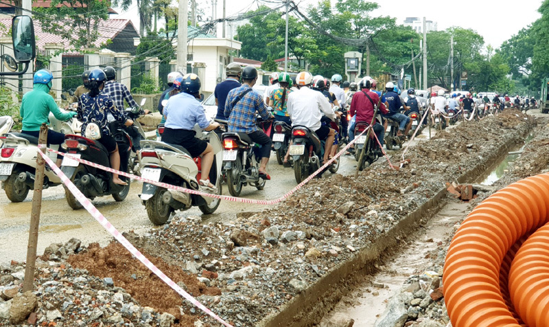 Tại quận Nam Từ Liêm: Thi công mở rộng đường gây mất an toàn giao thông - Ảnh 9