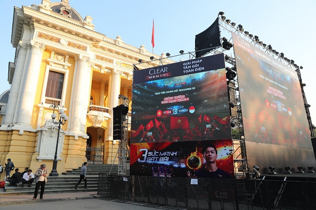 Hà Nội: Lắp đặt 3 màn hình khủng trước Nhà hát Lớn phục vụ khán giả xem chung kết bóng đá nam Sea Games 30 - Ảnh 3