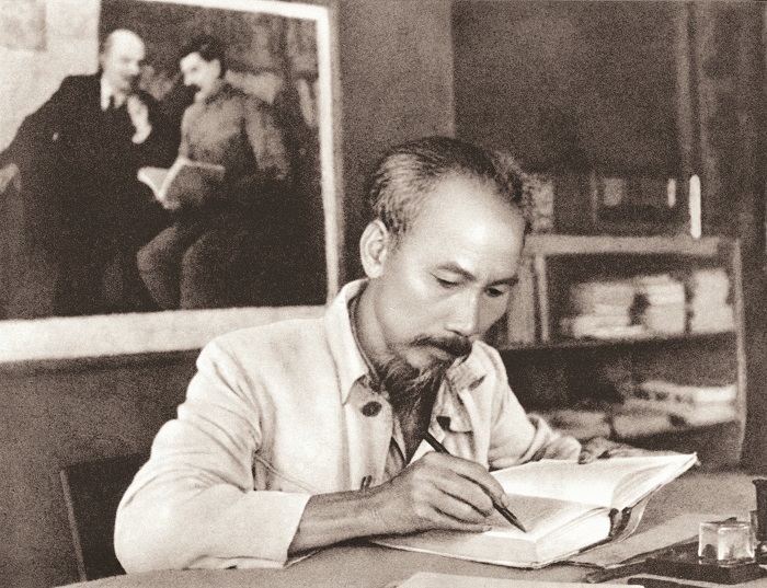 Chủ tịch Hồ Chí Minh - Người thầy của báo chí cách mạng Việt Nam - Ảnh 1
