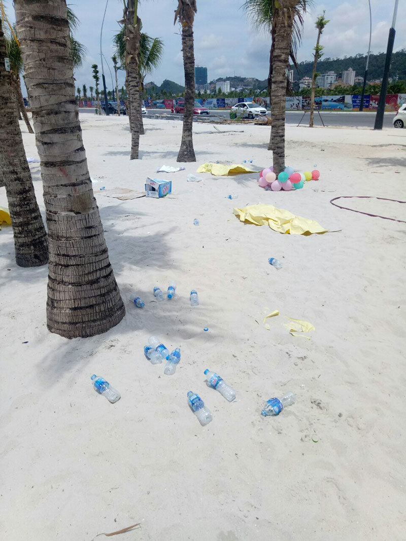 [Ảnh] Bãi biển Bãi Cháy hứng 6 tấn rác mỗi ngày từ du khách - Ảnh 3