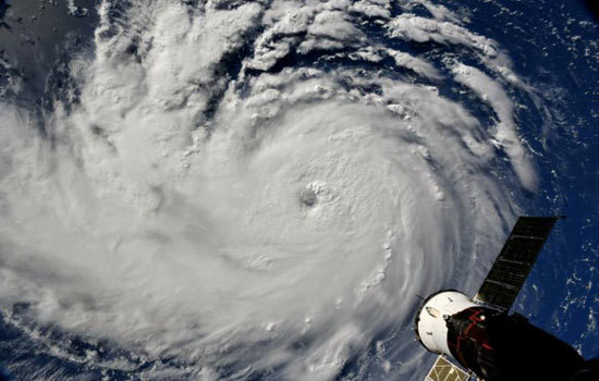 Chùm ảnh: Người dân bờ Đông nước Mỹ hối hả lo đối phó siêu bão "quái vật" Florance - Ảnh 1