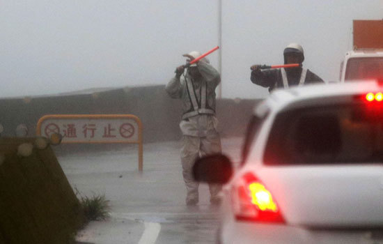 Chùm ảnh siêu bão Jebi mạnh nhất 25 năm càn quét Nhật Bản, ít nhất 2 người thiệt mạng - Ảnh 2