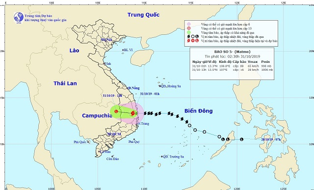 Bão số 5 càn quét Bình Định - Phú Yên, 4 tàu hàng tuột neo trên vịnh Quy Nhơn - Ảnh 1