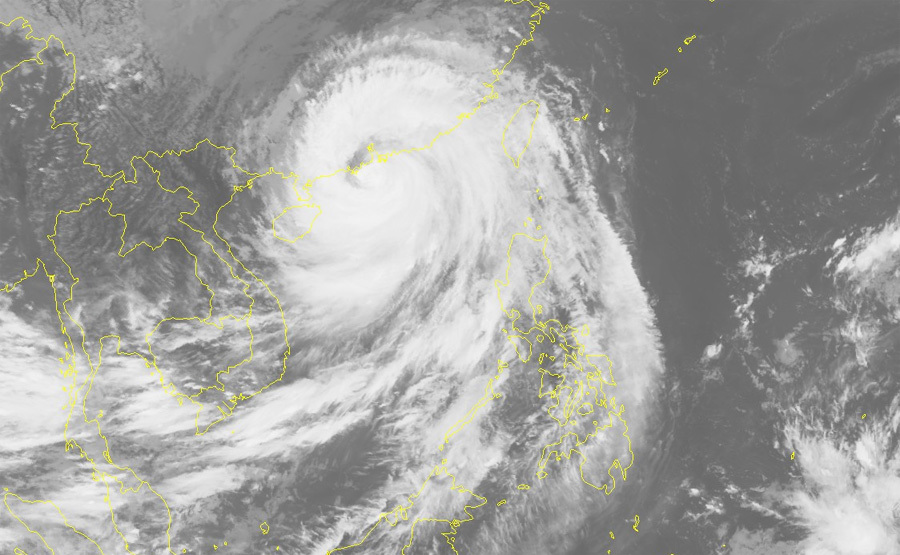 Siêu bão Mangkhut áp sát Trung Quốc, vùng biển Bắc Vịnh Bắc Bộ gió giật cấp 10 - Ảnh 1