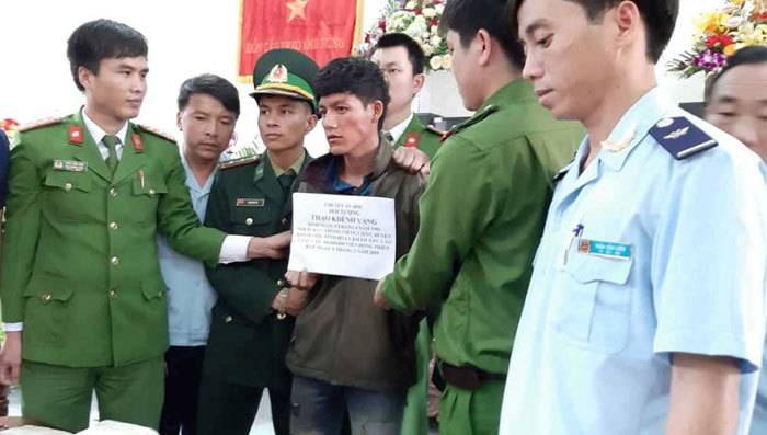 Hà Tĩnh: Bắt đối tượng vận chuyển 60.000 viên hồng phiến từ Lào về Việt Nam - Ảnh 1