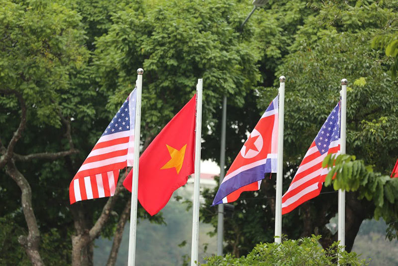 Hà Nội rợp cờ hoa chào đón Hội nghị thượng đỉnh Mỹ - Triều Tiên - Ảnh 1