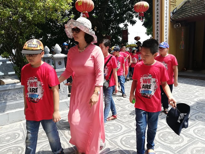 Hà Nội: Người dân tấp nập đi lễ Vu Lan báo hiếu - Ảnh 2