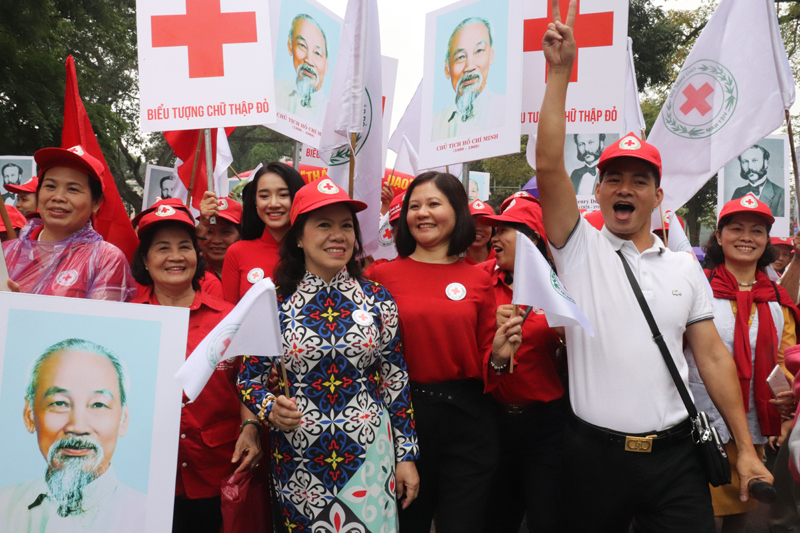 Hà Nội: Hàng nghìn người "đội mưa" hưởng ứng Tháng Nhân đạo 2018 - Ảnh 6