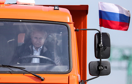 Tổng thống Putin ca ngợi lễ hợp long cầu vượt biển Crimea là "sự kiện lịch sử" - Ảnh 3