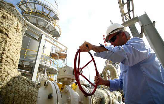 Mối lo nguồn cung tại Iran tiếp tục hỗ trợ giá dầu tăng mạnh - Ảnh 1