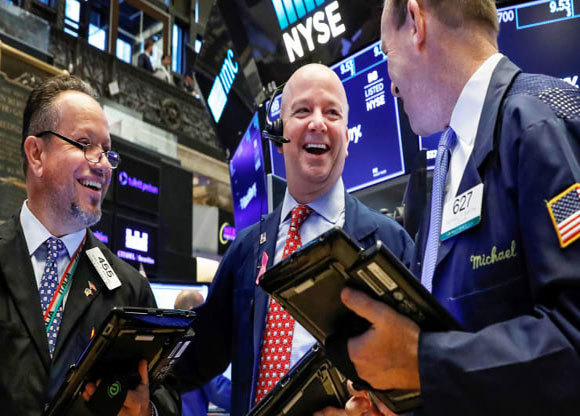 Phố Wall xác lập kỷ lục mới, Dow Jones vọt hơn 150 điểm - Ảnh 1