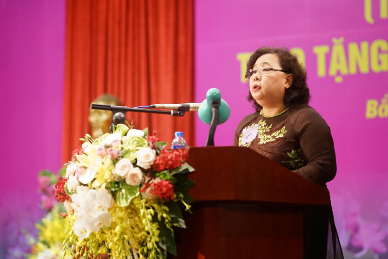 Phó Bí thư Thành ủy Nguyễn Thị Bích Ngọc trao Huy hiệu Đảng tại quận Bắc Từ Liêm - Ảnh 1