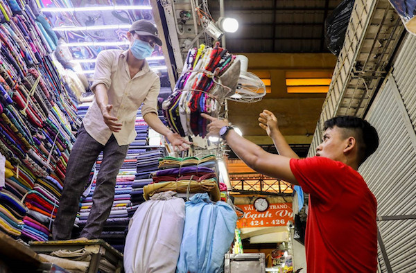 TP Hồ Chí Minh: Tiểu thương chợ Bến Thành đồng loạt đóng cửa vì dịch Covid-19 - Ảnh 1