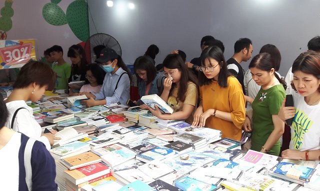 “Ngày Sách Việt Nam lần thứ 5” hút độc giả đến giờ cuối cùng - Ảnh 1
