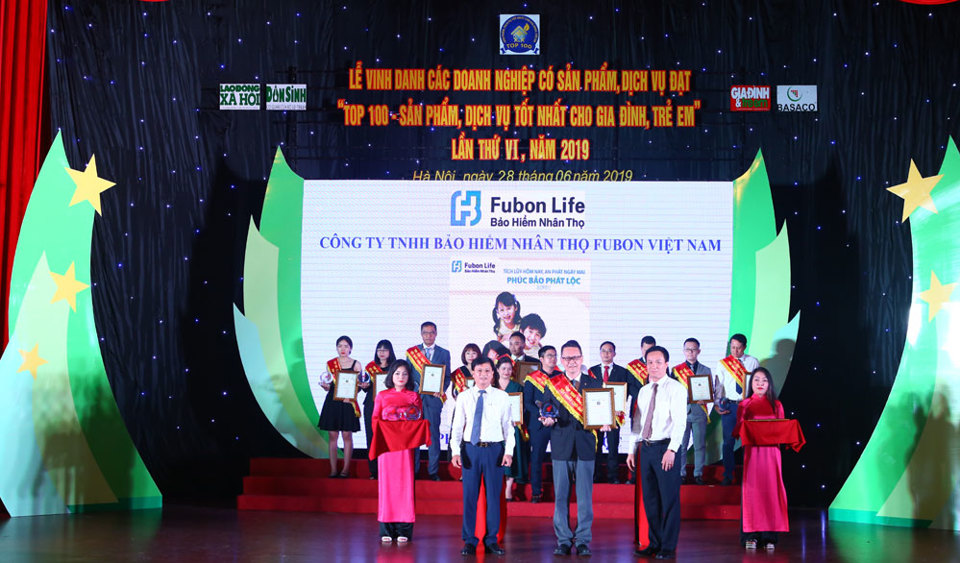 Fubon Life Việt Nam 5 lần lọt top 100 sản phẩm tốt nhất cho gia đình, trẻ em - Ảnh 1