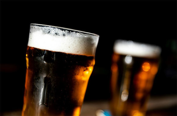 New York cấm quảng cáo bia rượu trên tài sản thành phố - Ảnh 1