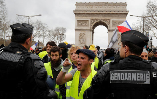 Bạo lực bùng phát khi biểu tình "Áo vàng" ở Pháp bước sang tháng thứ 4 - Ảnh 1
