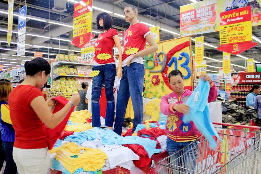 Big C dừng bán hàng dệt may Việt Nam: Có hay không việc nhường chỗ cho hàng ngoại? - Ảnh 3