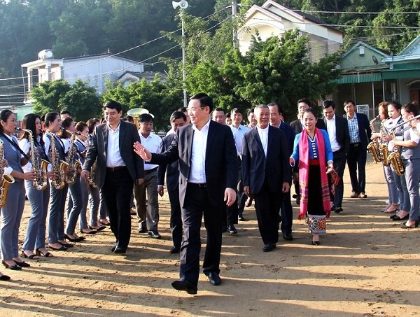 Phó Thủ tướng Vương Đình Huệ chung vui ngày đại đoàn kết tại Nghệ An - Ảnh 1