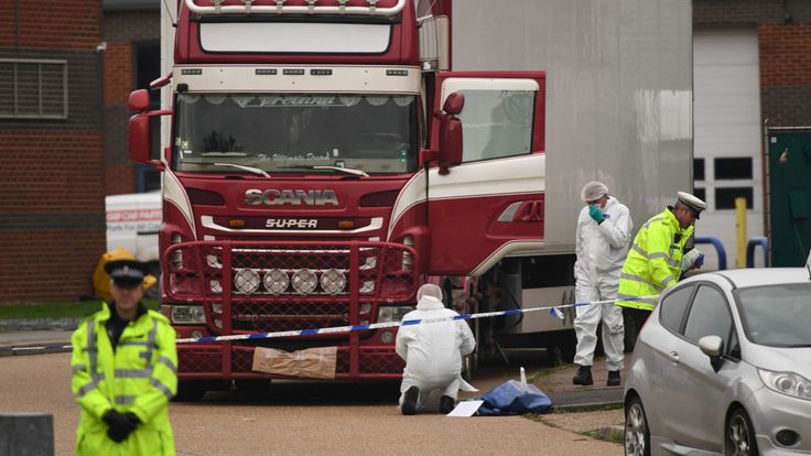 Vụ 39 thi thể trong container tại Anh: Bộ Ngoại giao tiếp nhận đề nghị từ 14 gia đình có người thân mất tích - Ảnh 1