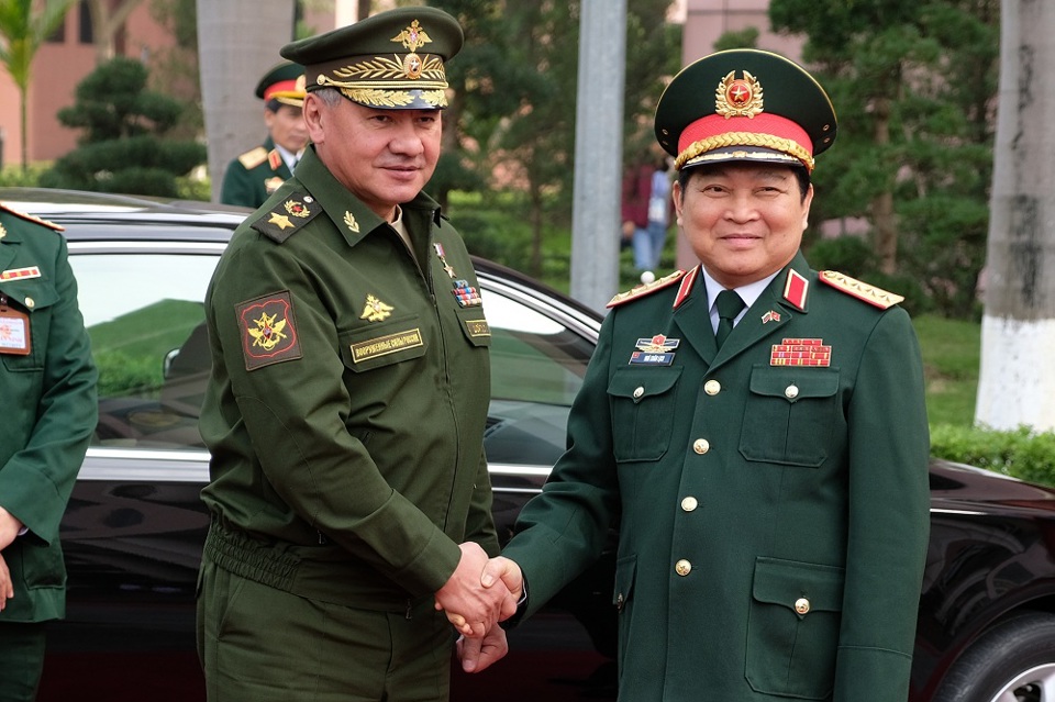 Hình ảnh đầu tiên của Bộ trưởng Quốc phòng Nga trong chuyến thăm Việt Nam - Ảnh 1