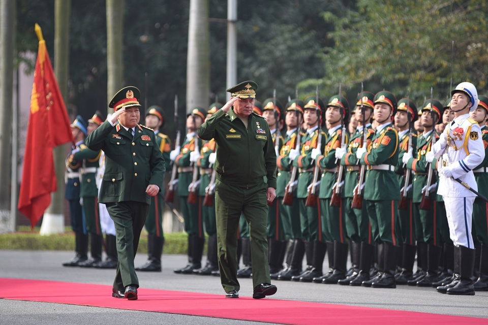 Hình ảnh đầu tiên của Bộ trưởng Quốc phòng Nga trong chuyến thăm Việt Nam - Ảnh 2