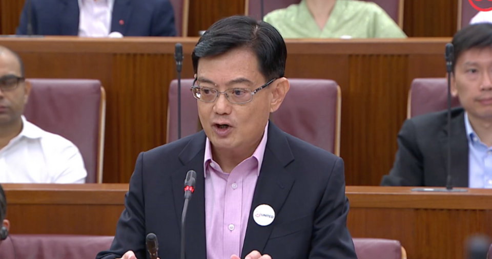 Tổng thống Singapore chịu giảm lương, nhường y bác sĩ chống dịch - Ảnh 1