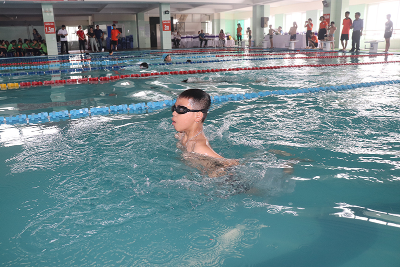 Bắc Từ Liêm: Gần 10.000 học sinh tham gia học bơi và biết bơi - Ảnh 2