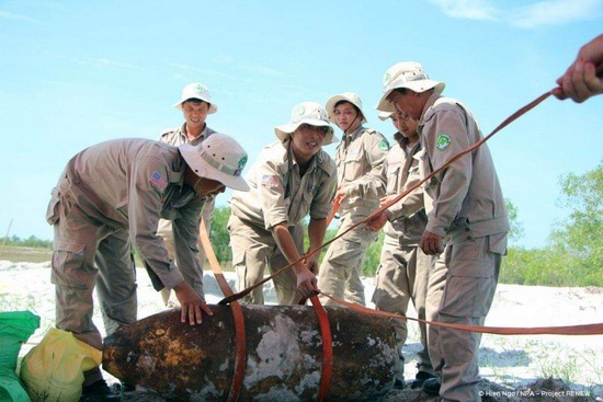 Quảng Trị: Hủy nổ quả bom nặng 340kg - Ảnh 1