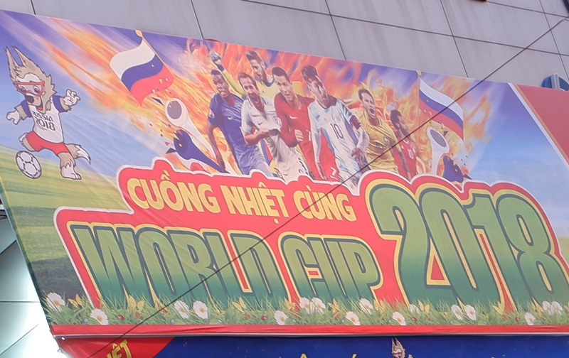 Không khí World Cup 2018 tràn ngập phố Hà Nội - Ảnh 4