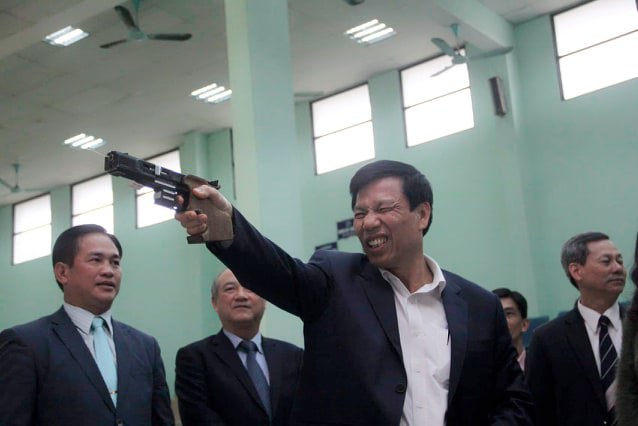 Bộ trưởng Nguyễn Ngọc Thiện bắn súng khai xuân tại Trung tâm Huấn luyện Thể thao quốc gia - Ảnh 1