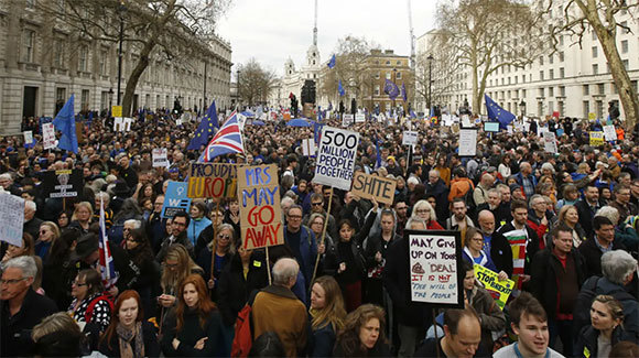 Một triệu người xuống đường biểu tình tại London vì "ân hận" - Ảnh 1