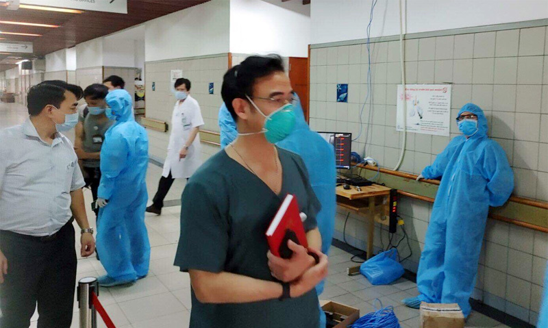 Cận cảnh Bệnh viện dã chiến tại Bệnh viện Bạch Mai - Ảnh 6